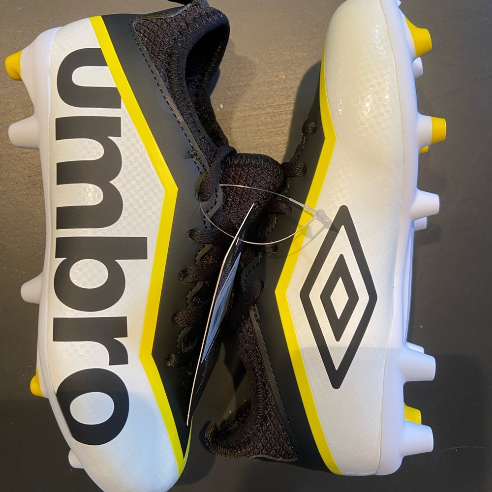 Youth Umbro Soccer Cleats Size 1Y